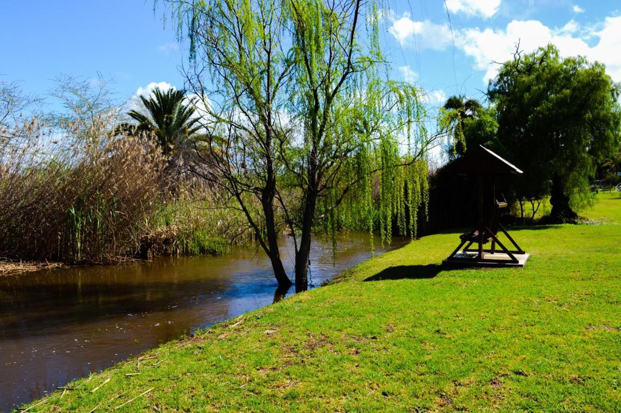 Riverside Guest Lodge Oudtshoorn Buitenkant foto