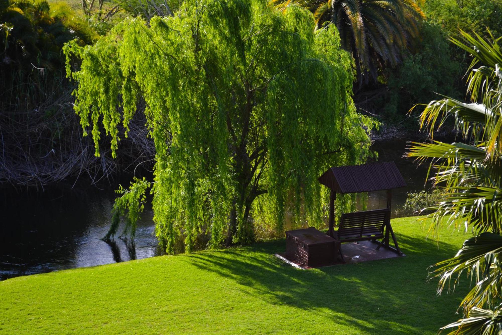 Riverside Guest Lodge Oudtshoorn Buitenkant foto