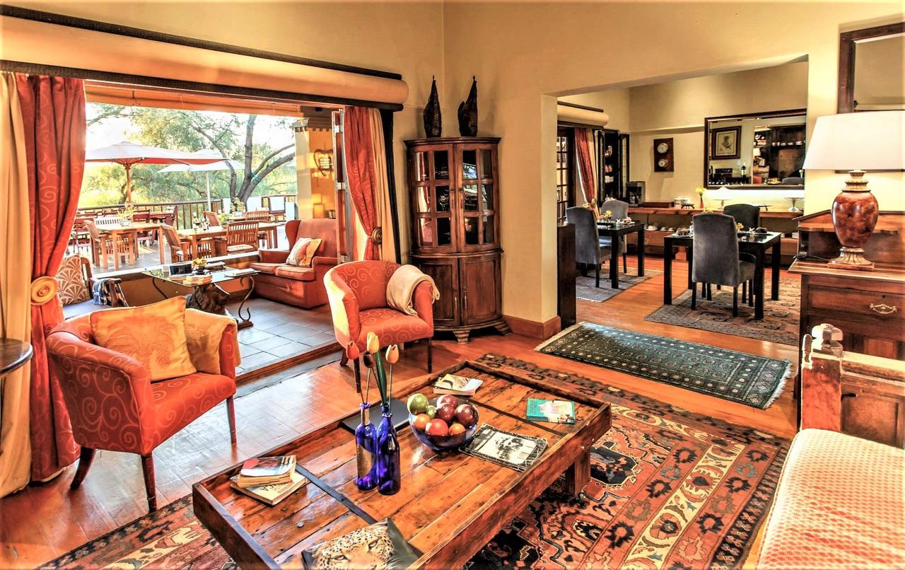 Riverside Guest Lodge Oudtshoorn Buitenkant foto