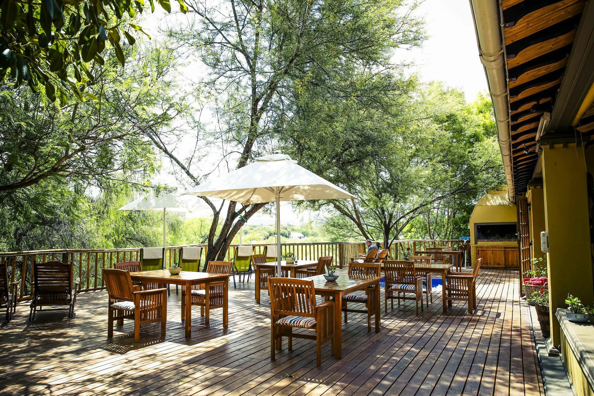 Riverside Guest Lodge Oudtshoorn Buitenkant foto